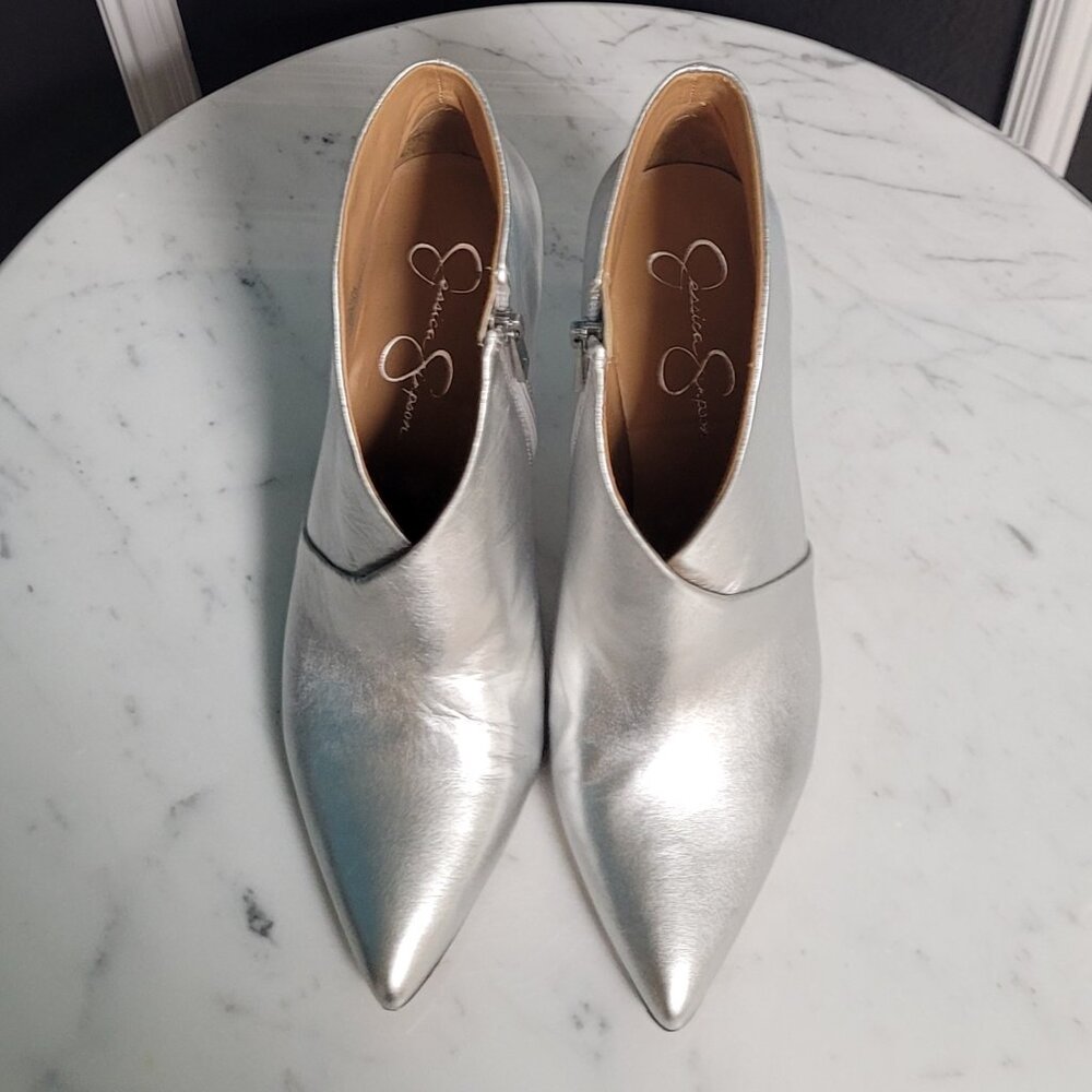 Jessica Simpson JS-Layra Platinum Metalic Booties – Size 9